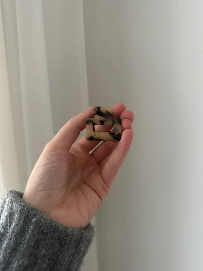 Ava Clip