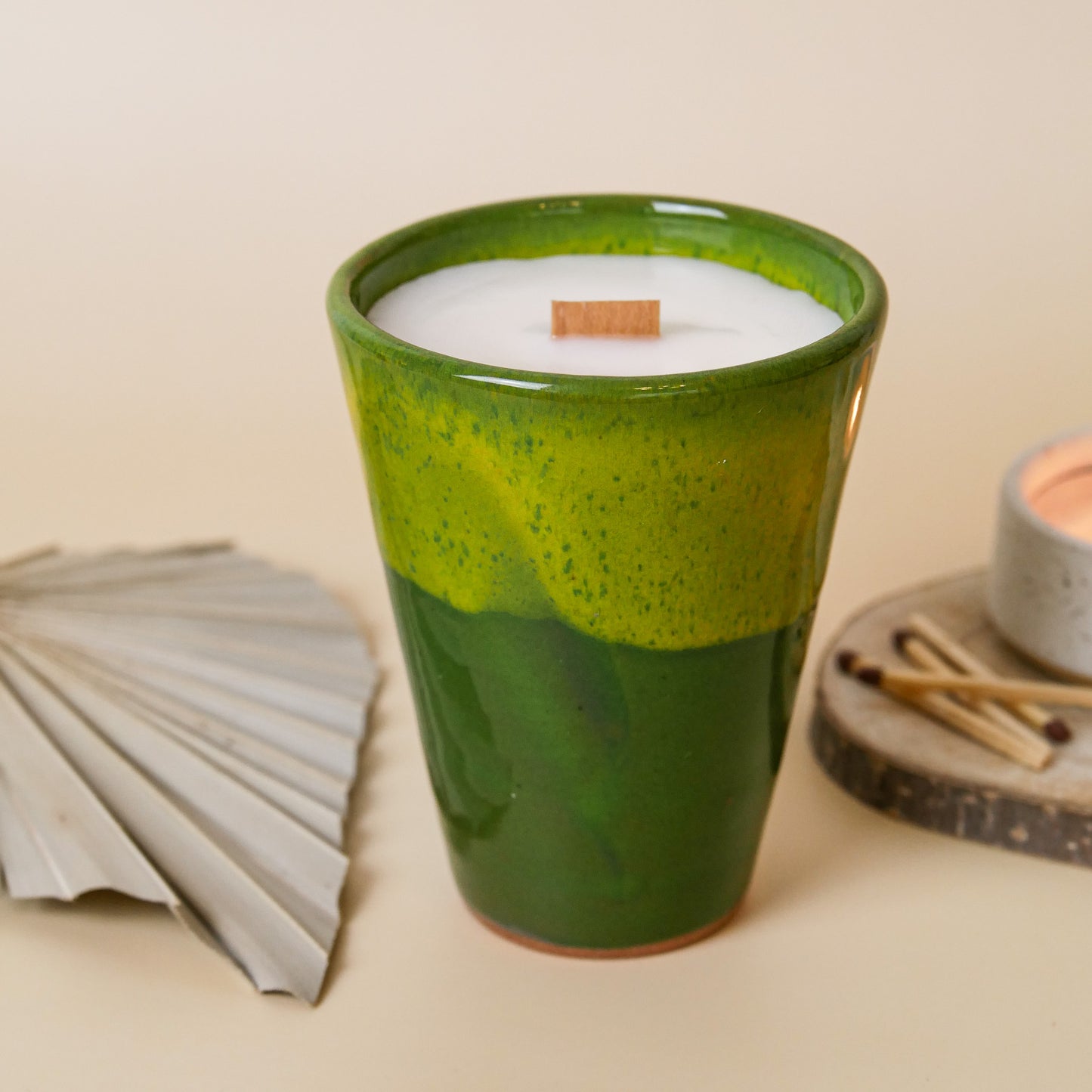 Kerze im Keramikbecher + Geschenkbox - Grüner Tee & Zitrone