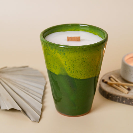 Kerze im Keramikbecher + Geschenkbox - Grüner Tee & Zitrone